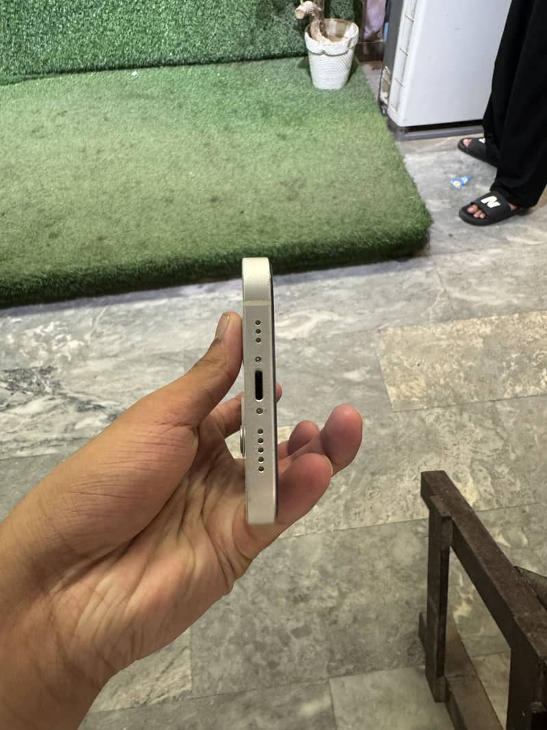 Apple iPhone 12 4