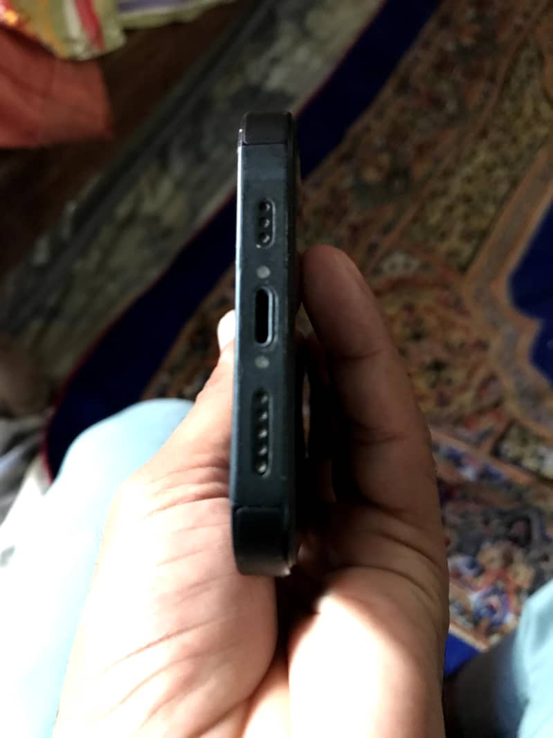Apple iPhone 13 5