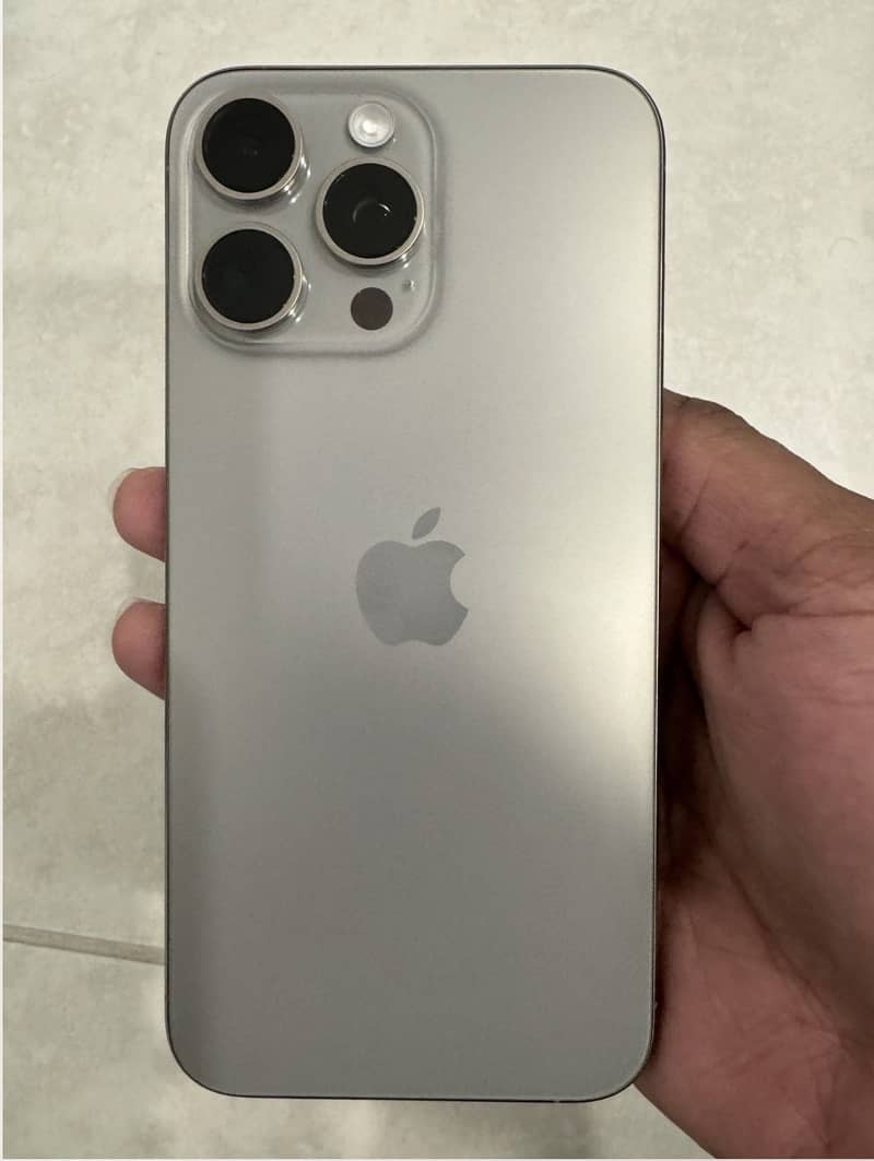 Apple iPhone 15 Pro Max 0
