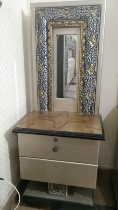 2 side tables without bed