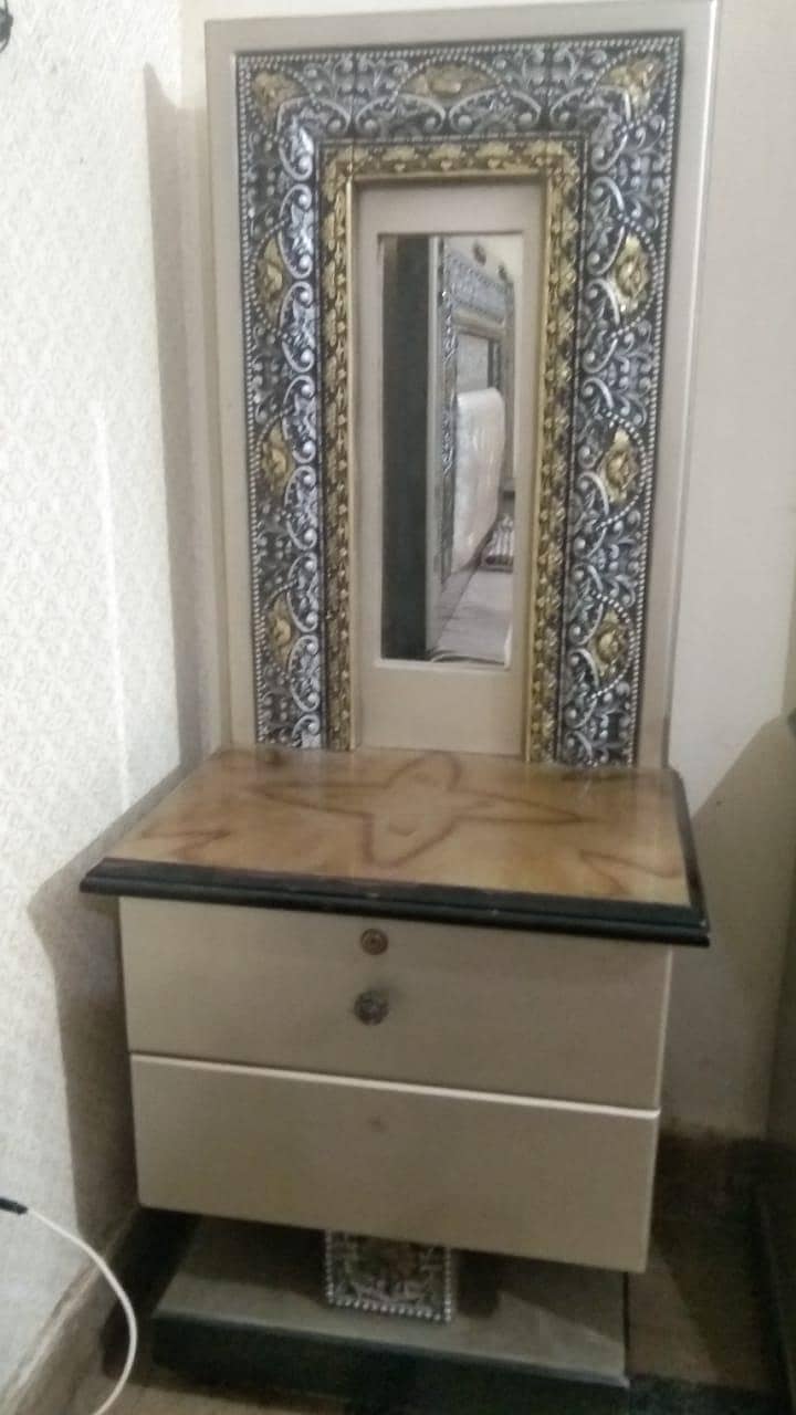 2 side tables without bed 0