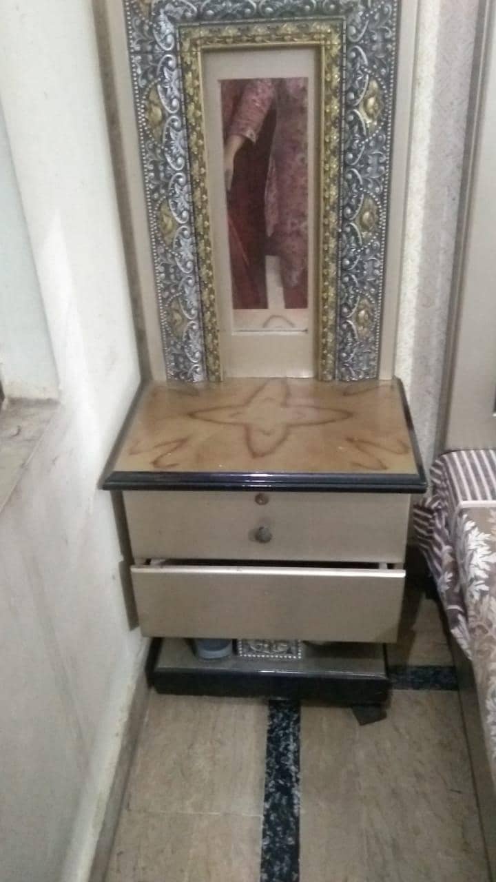 2 side tables without bed 1