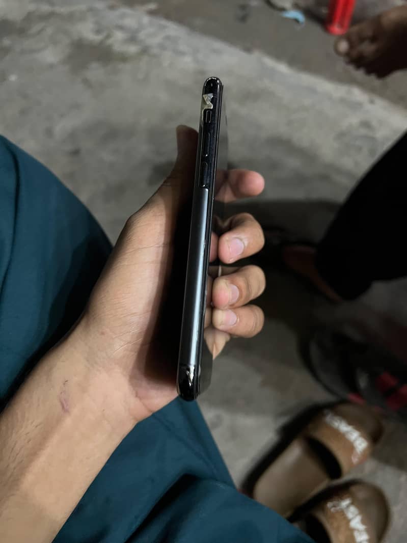 Apple iPhone 11 Pro 1