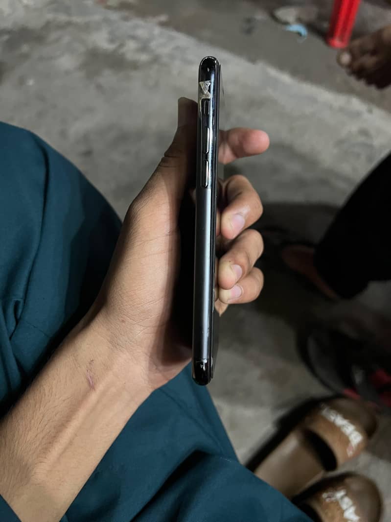 Apple iPhone 11 Pro 2
