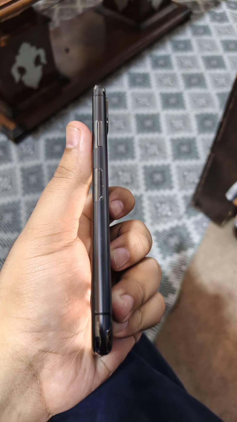 Apple iPhone X 3