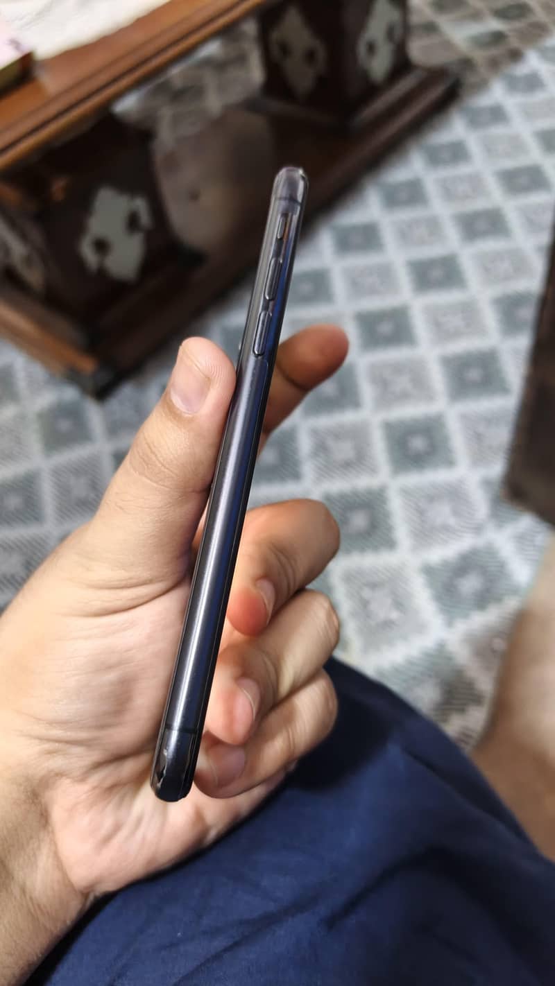 Apple iPhone X 4