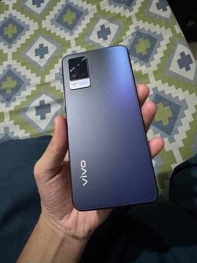Vivo V21