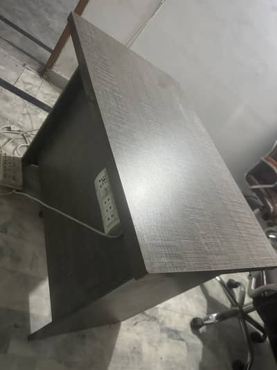 5 Used Workstation Computer Tables