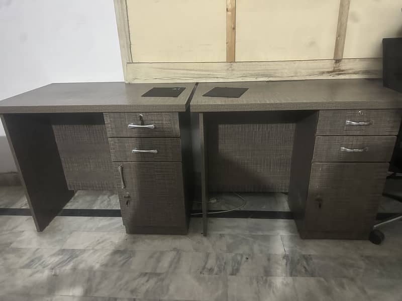 5 Used Workstation Computer Tables 2
