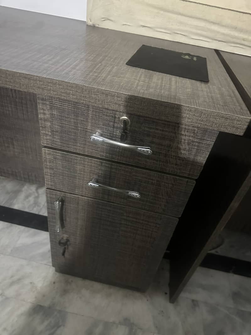 5 Used Workstation Computer Tables 3