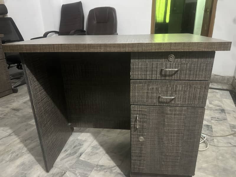 5 Used Workstation Computer Tables 6