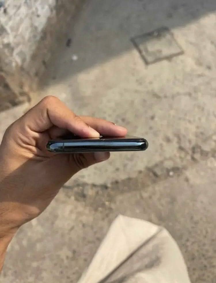 Apple iPhone 11 Pro Max 0
