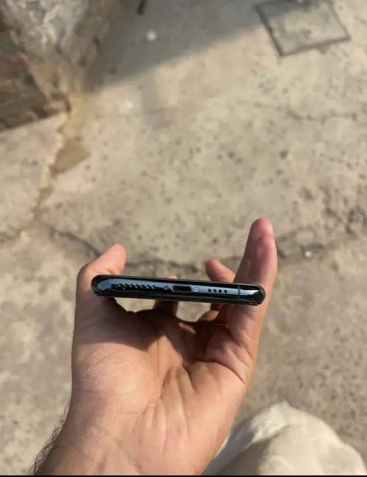 Apple iPhone 11 Pro Max 4