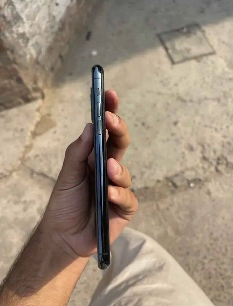 Apple iPhone 11 Pro Max 7