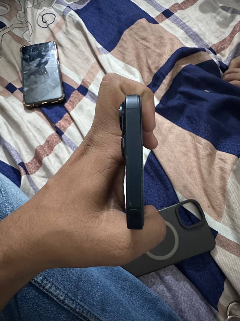 Apple iPhone 14 2