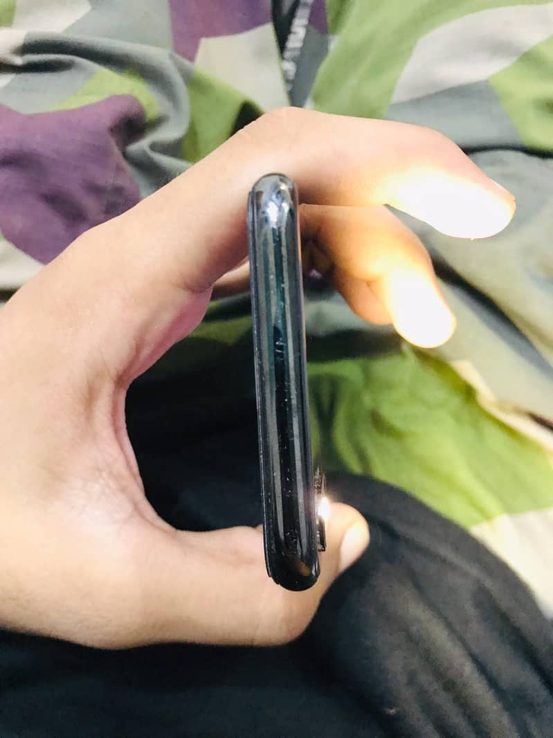 Apple iPhone X 3