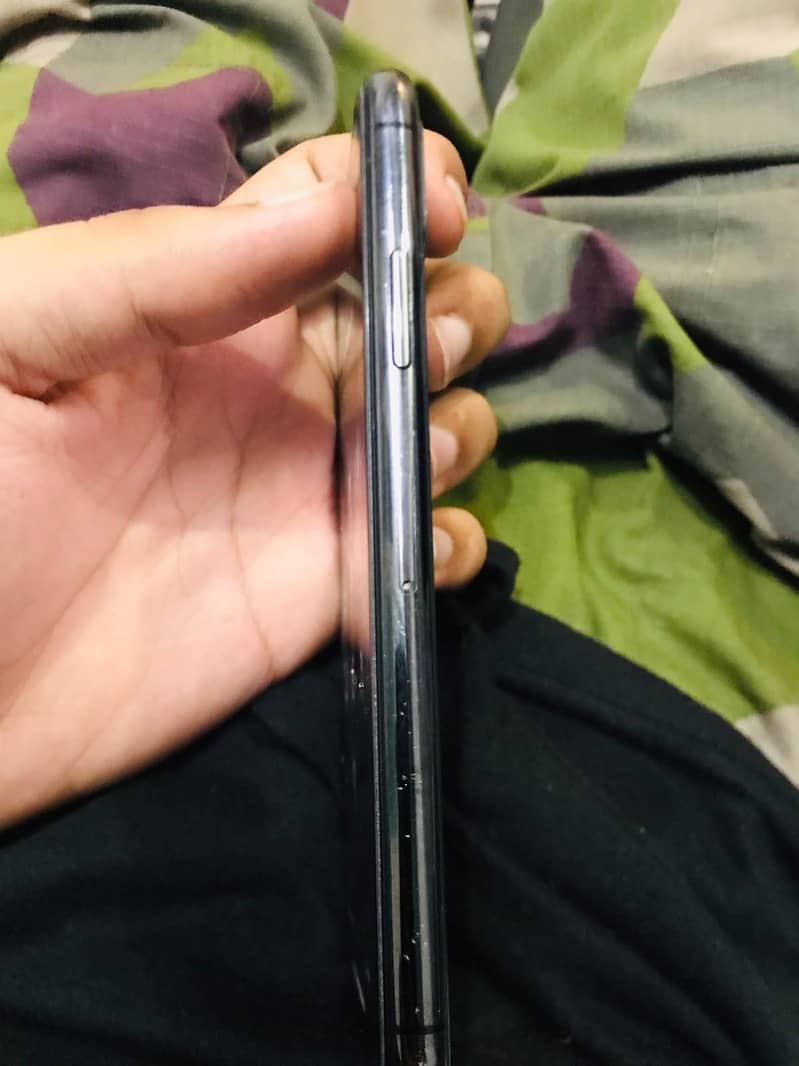 Apple iPhone X 4