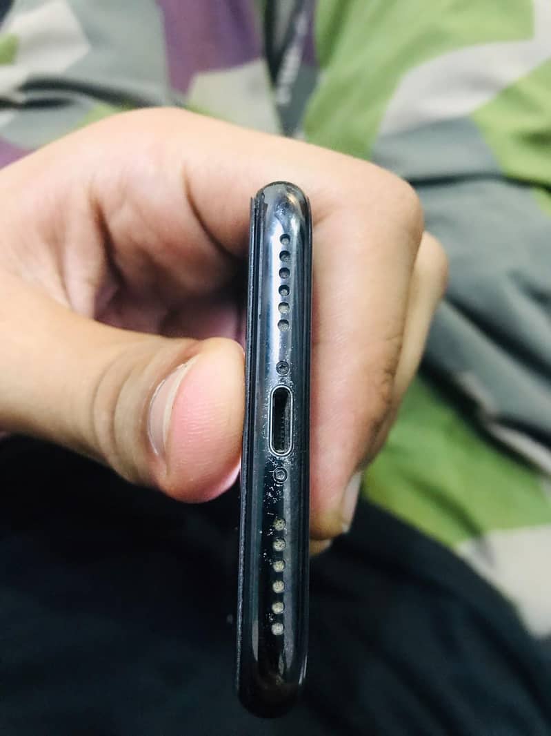 Apple iPhone X 5