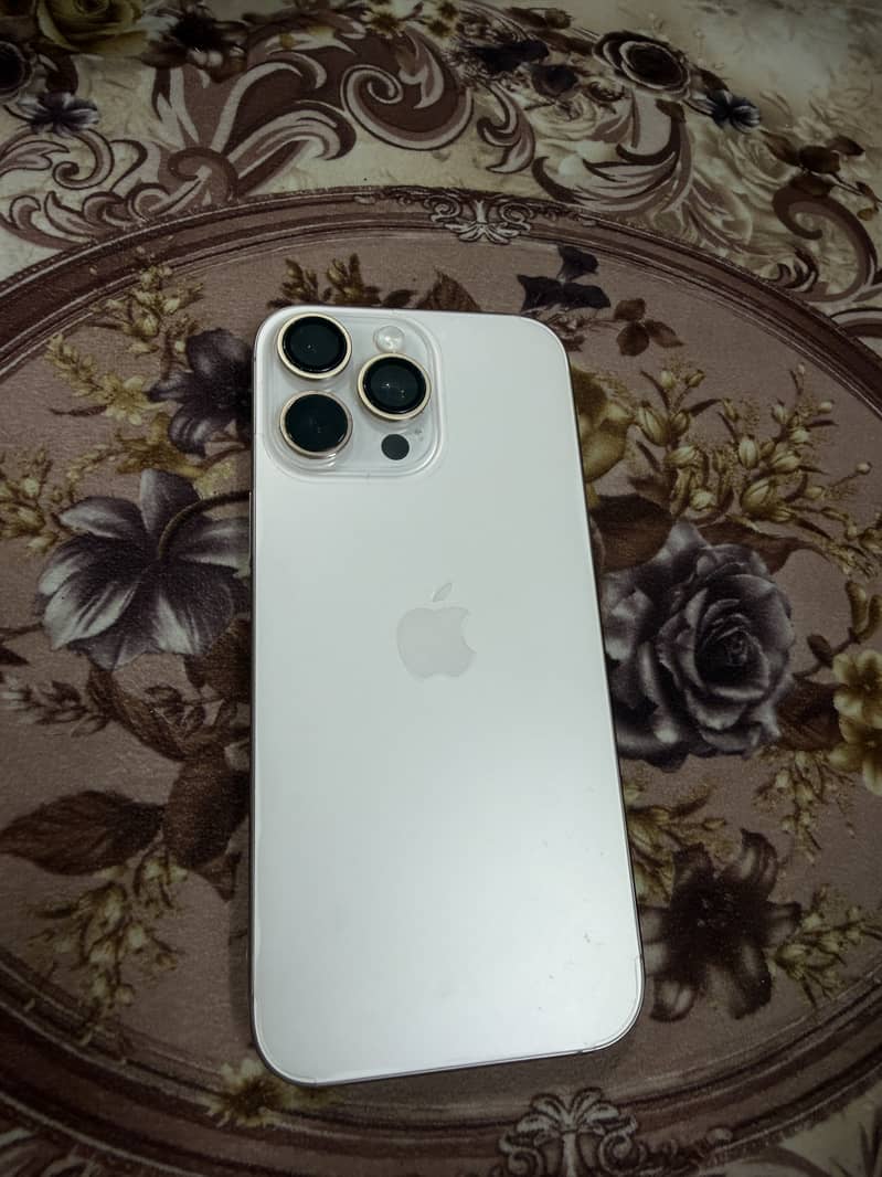 Apple iPhone 16 Pro Max 1