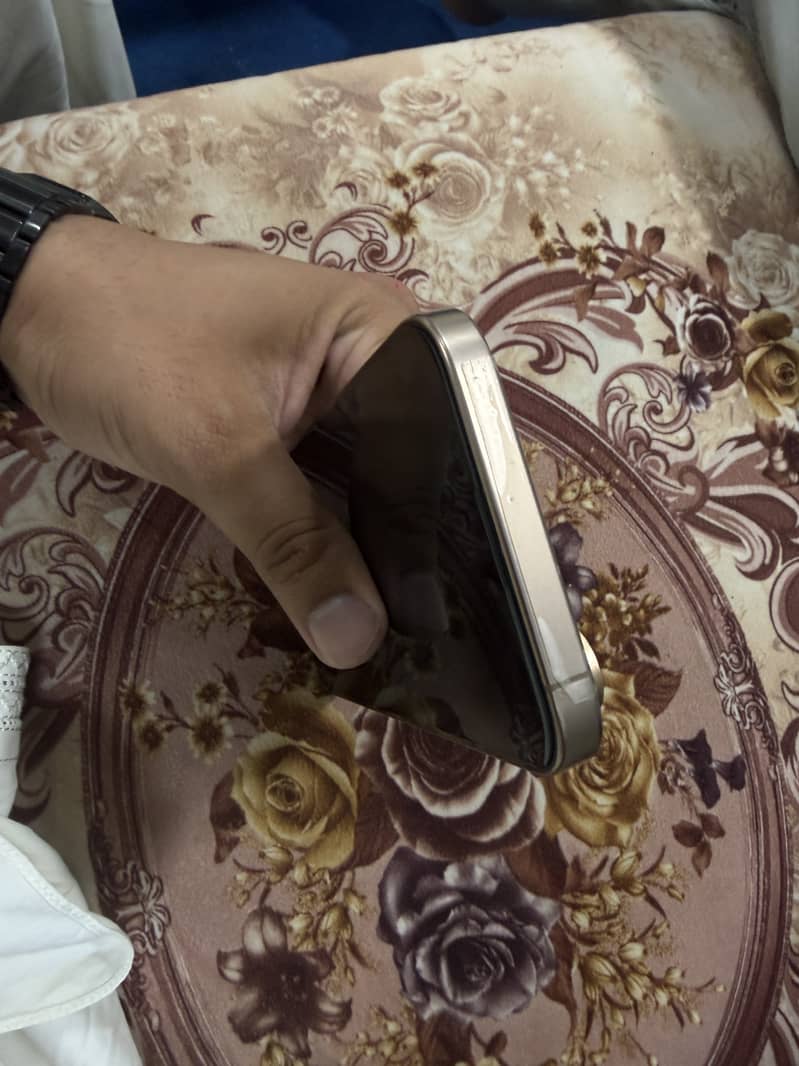 Apple iPhone 16 Pro Max 5