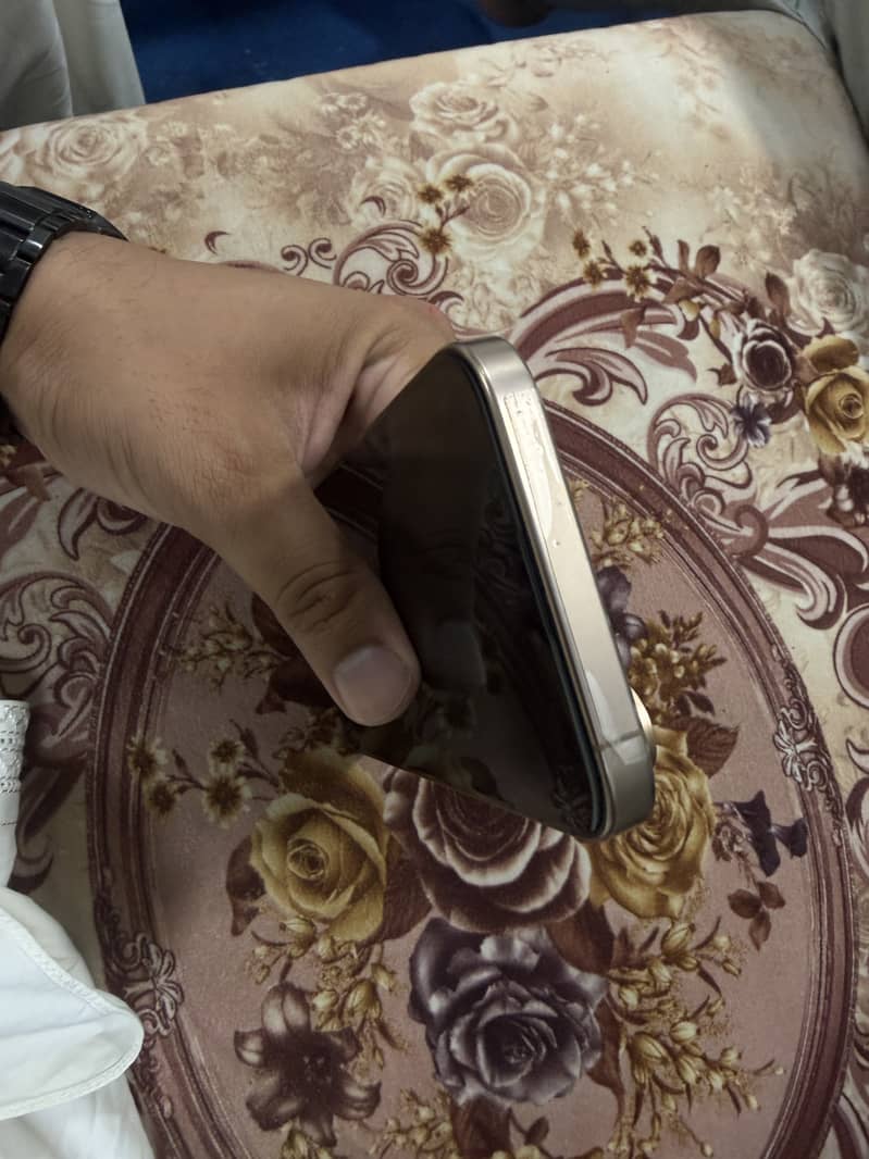 Apple iPhone 16 Pro Max 6
