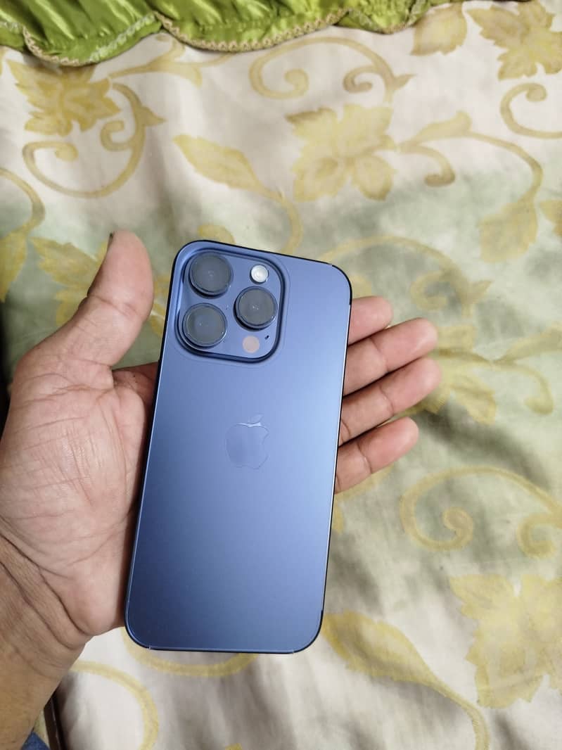 Apple iPhone 15 Pro 2