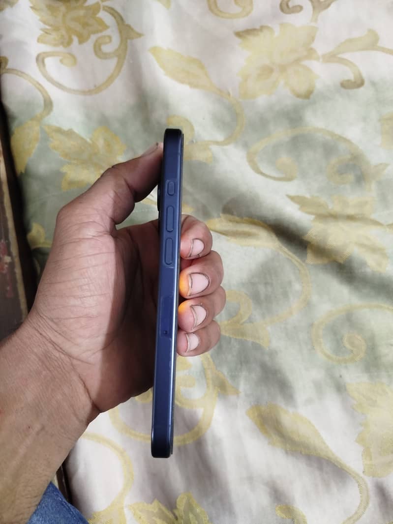 Apple iPhone 15 Pro 3
