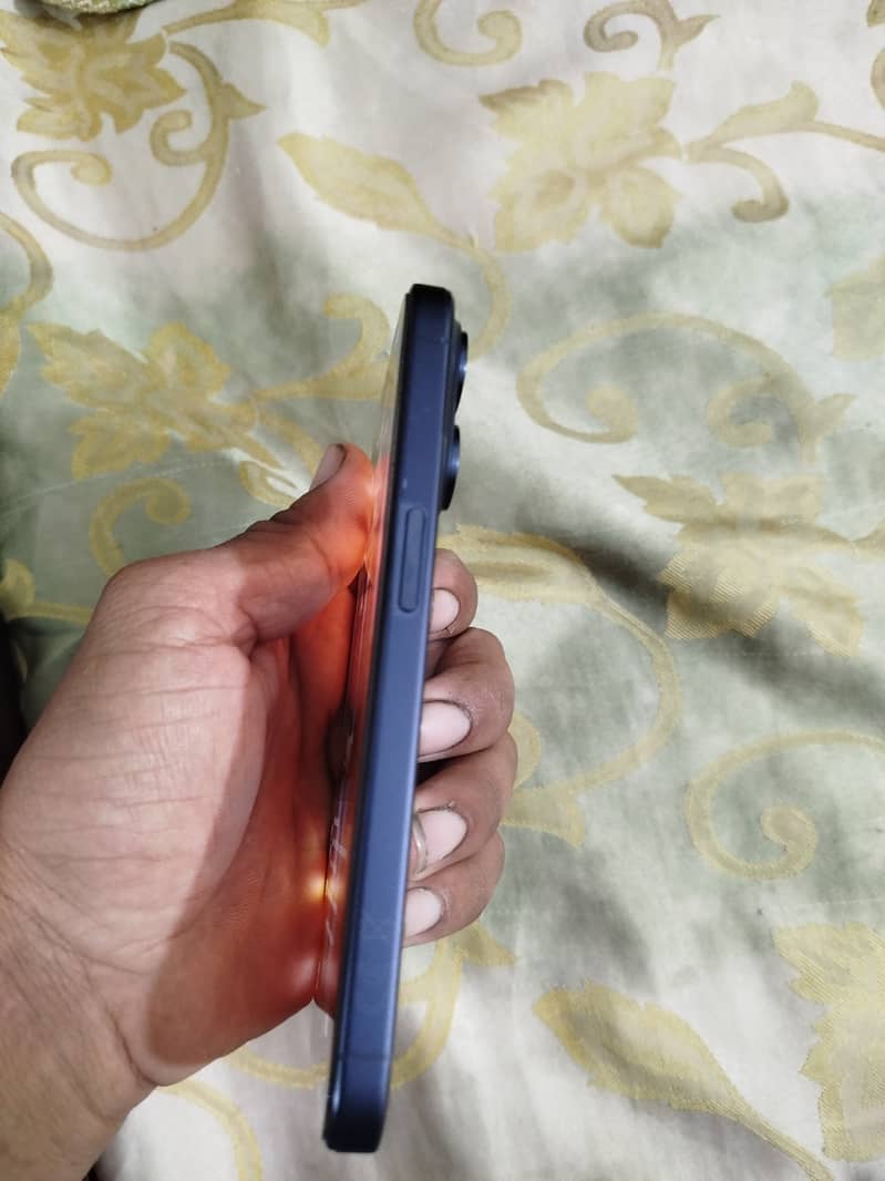 Apple iPhone 15 Pro 4