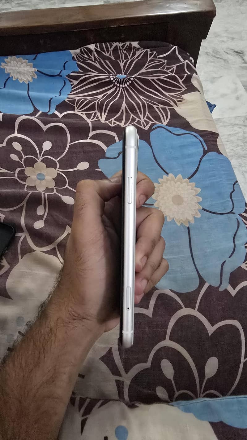 Apple iPhone 11 3