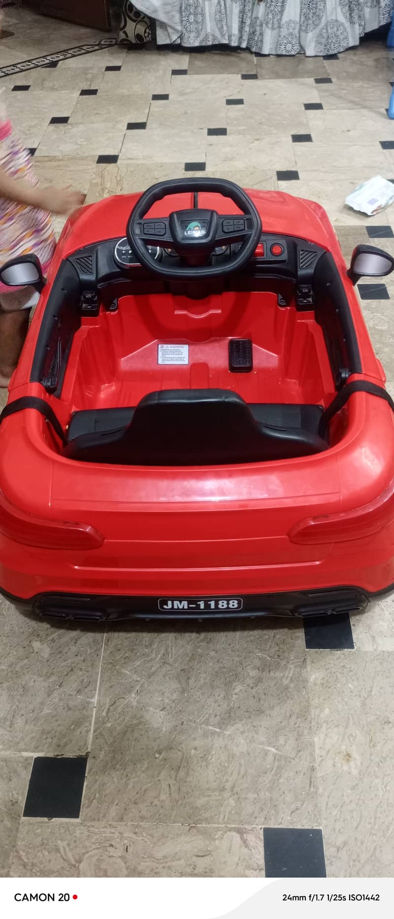 Good condition with remote 3