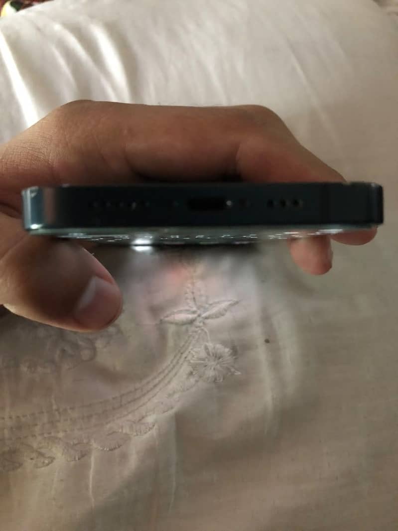 Apple iPhone 14 4