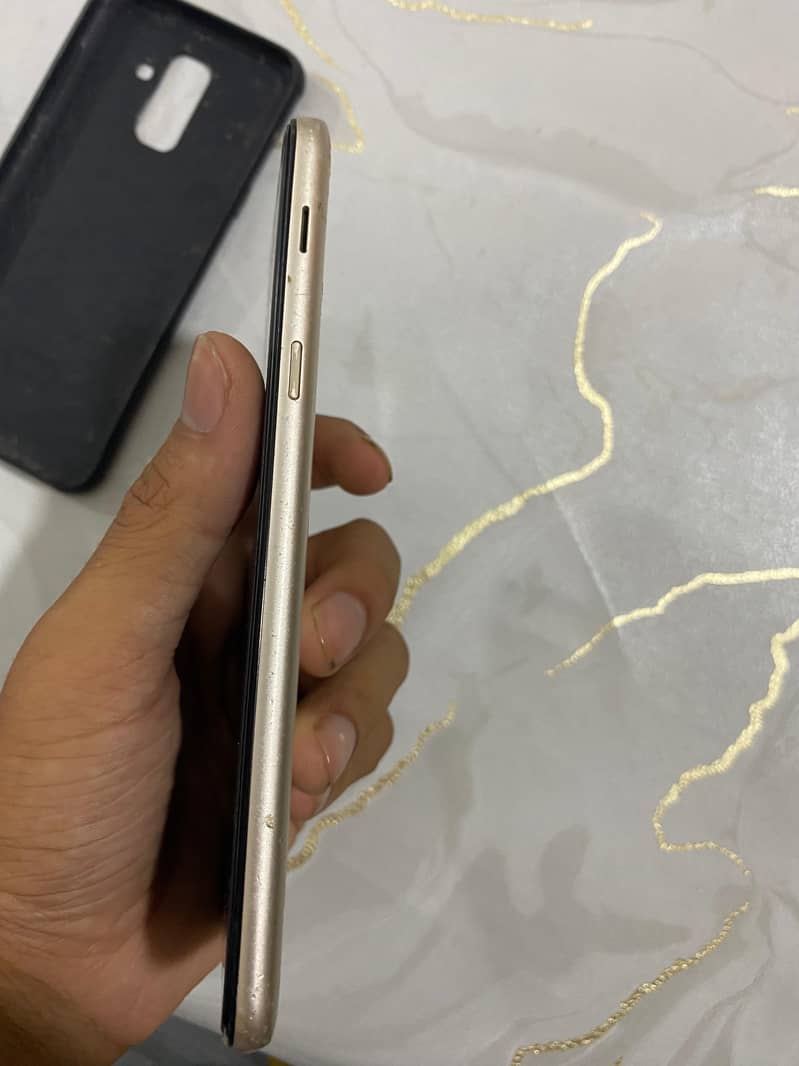 Samsung  A6 Plus 3