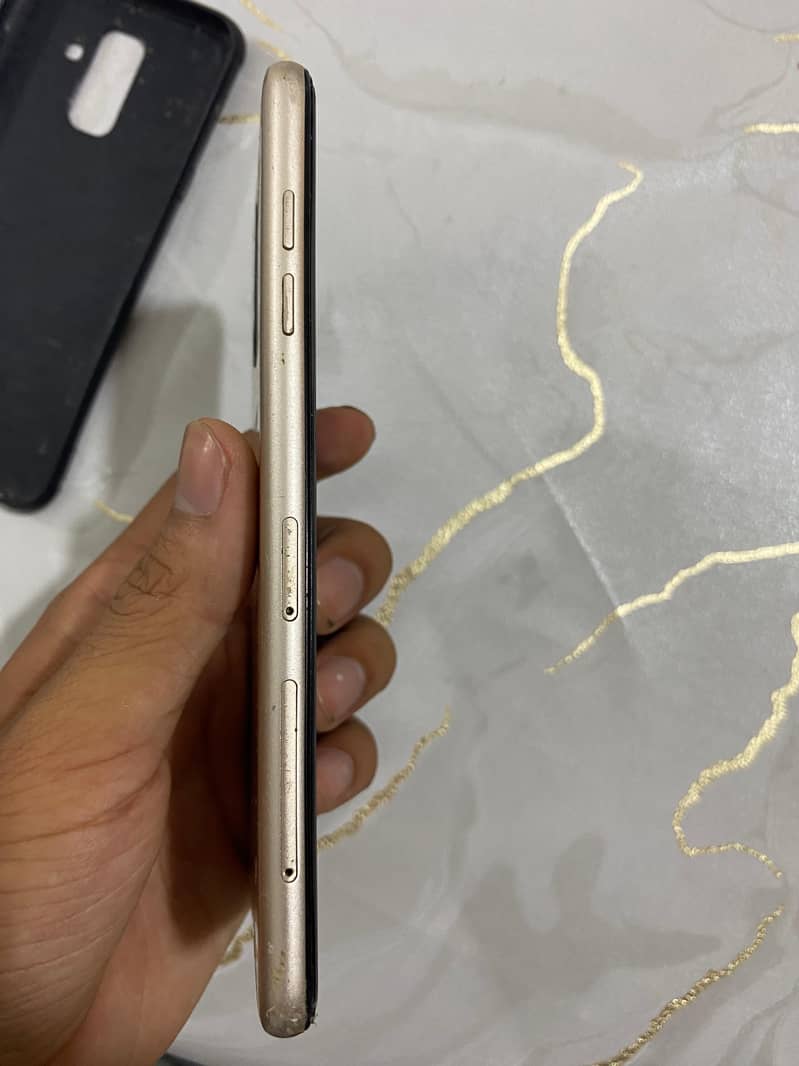 Samsung  A6 Plus 4