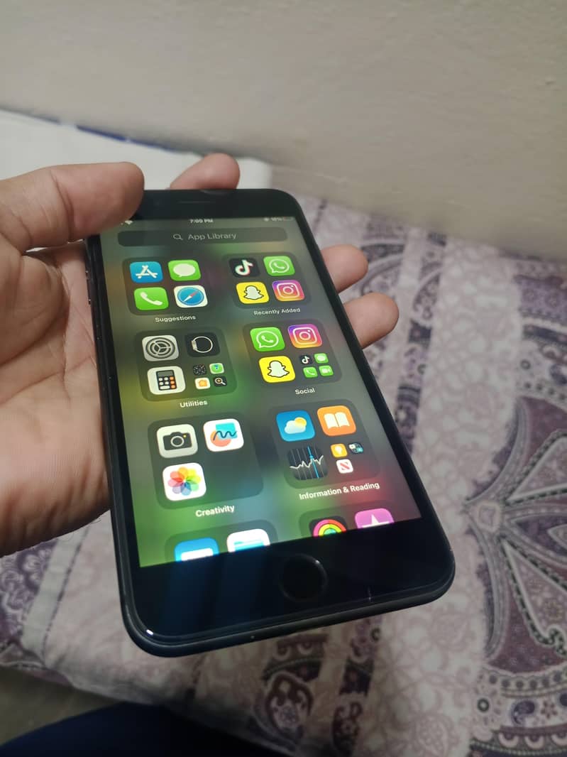 Apple iPhone 7 Plus 0
