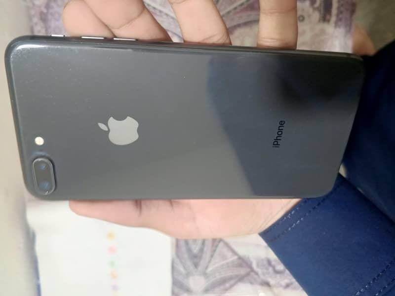 Apple iPhone 7 Plus 1