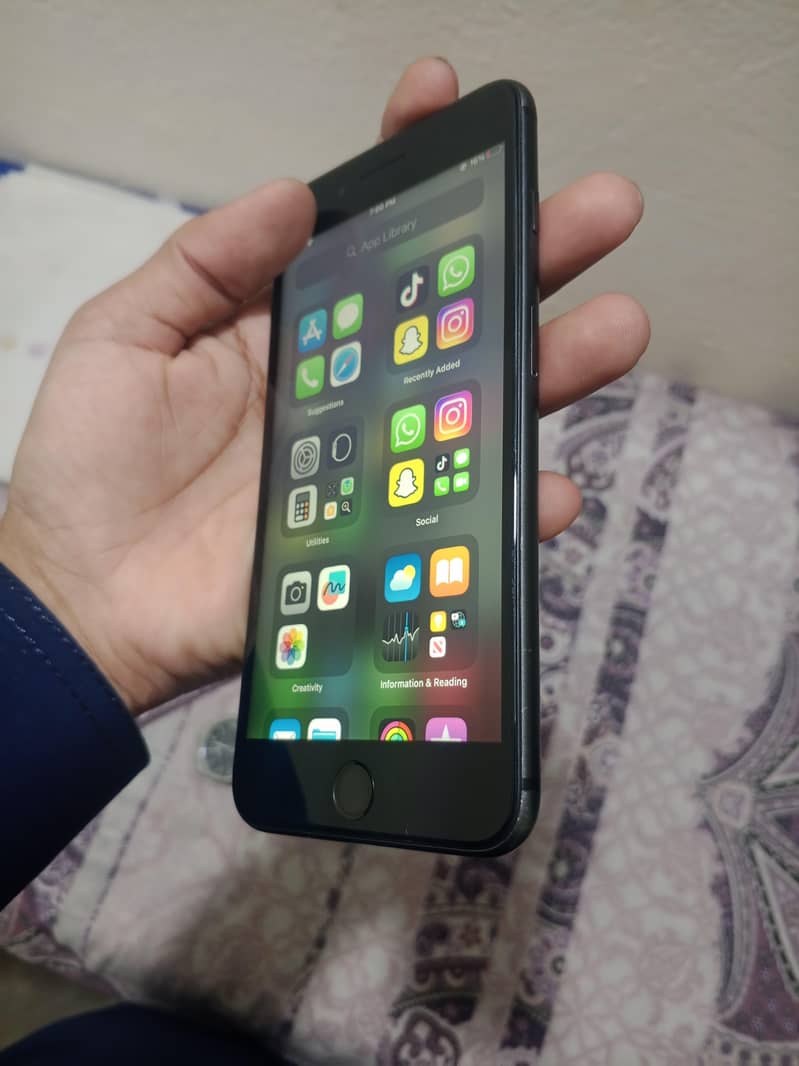 Apple iPhone 7 Plus 4