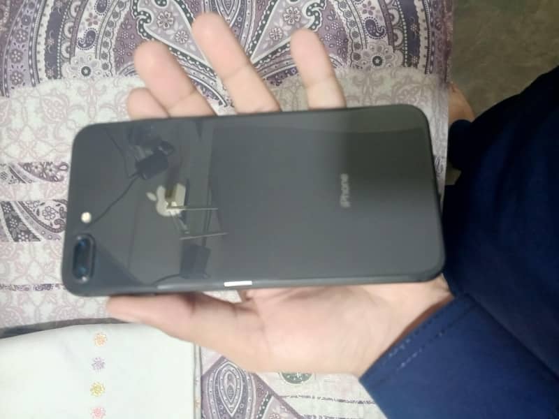Apple iPhone 7 Plus 6