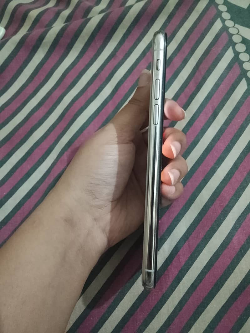 Apple iPhone X 3