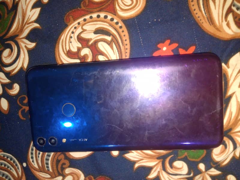 Honor 8C 1