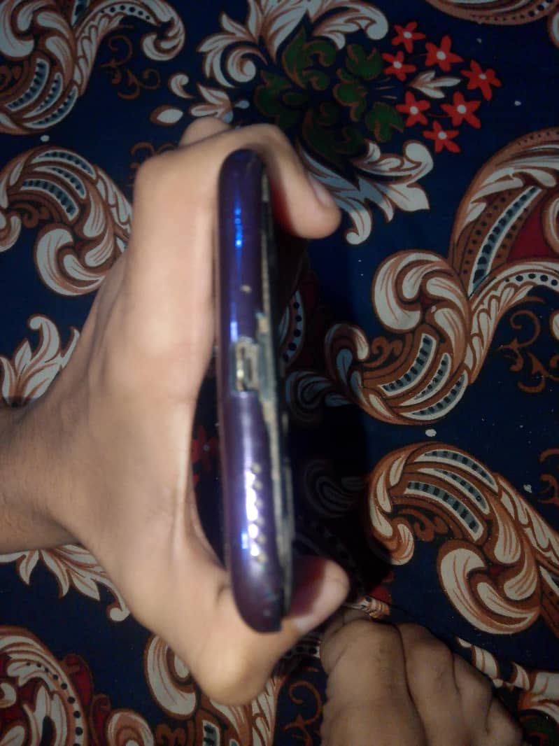 Honor 8C 4