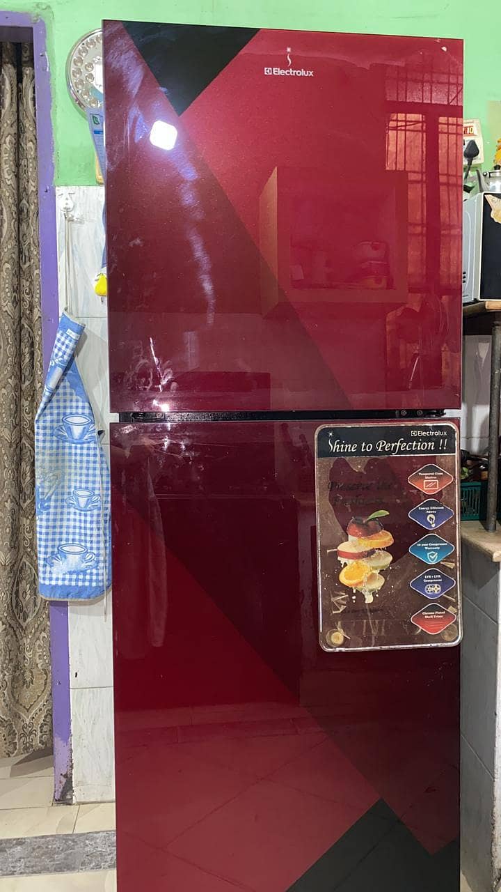 Medium size fridge 0