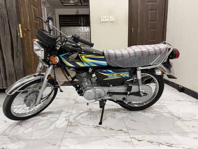 Cg 125 Black 10 By 10 condition Open Letter  300 km Drive 03039969912