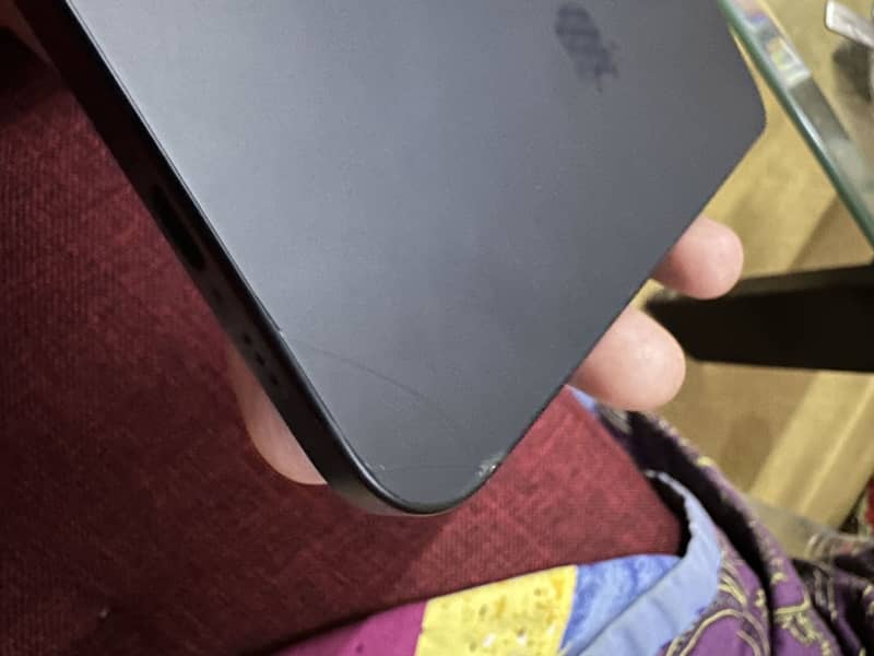 Apple iPhone 15 plus 4