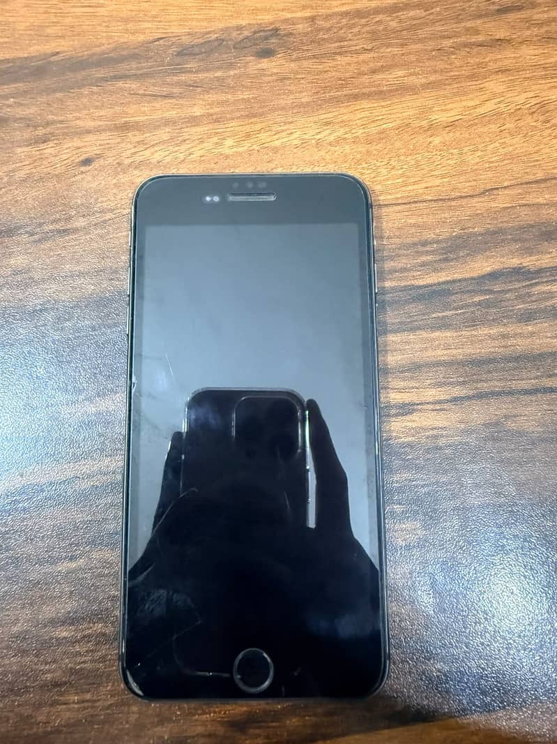Apple iPhone 8 Plus 1