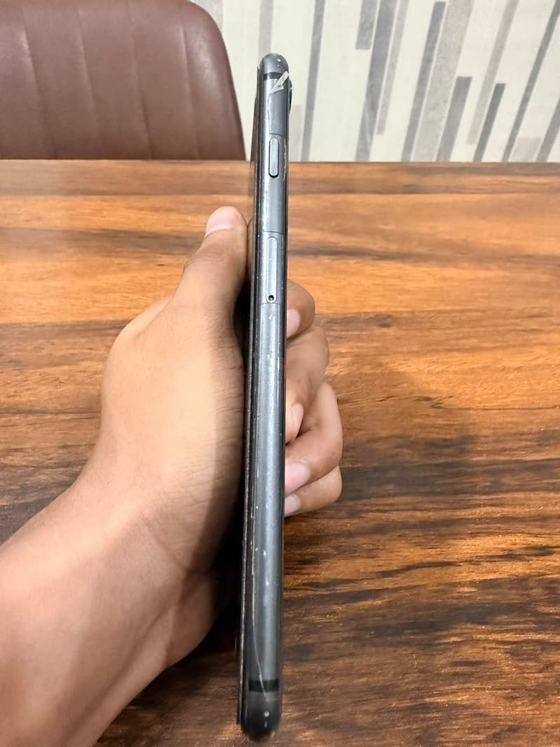 Apple iPhone 8 Plus 3