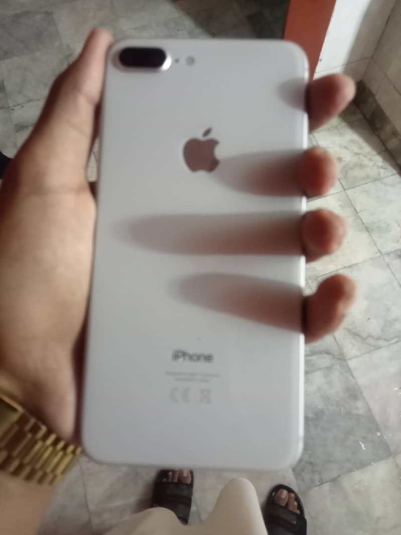 Apple iPhone 8 Plus 1