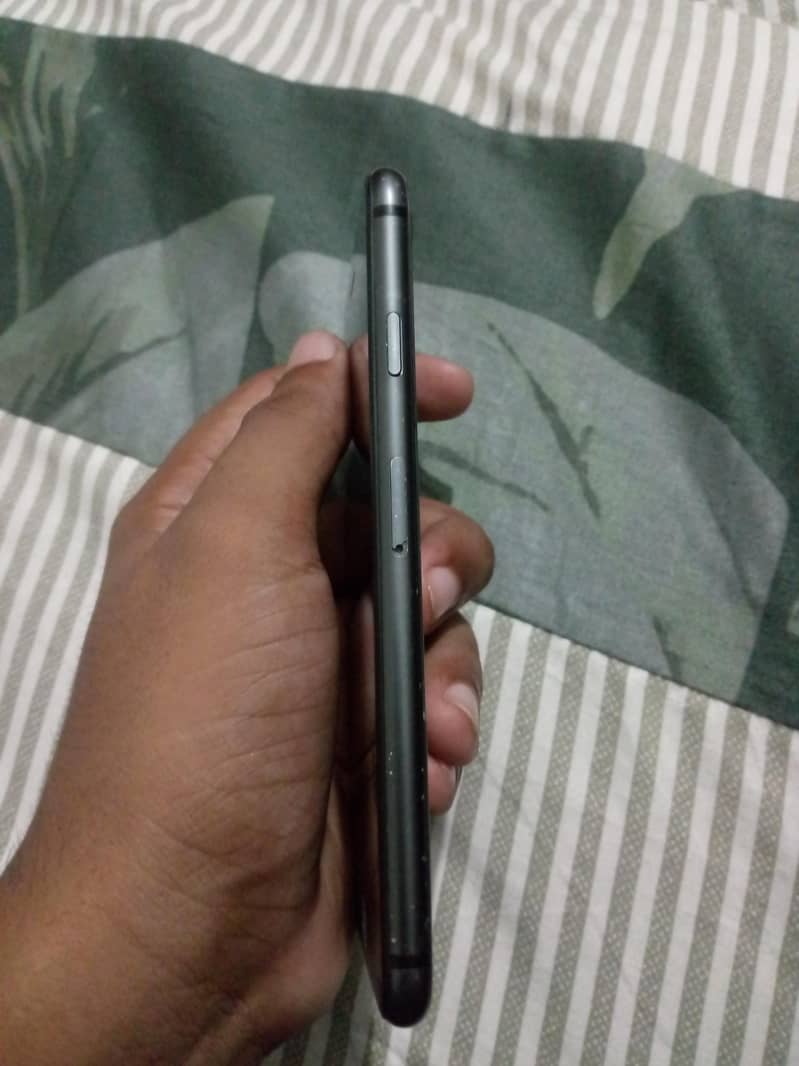 Apple iPhone 8 1