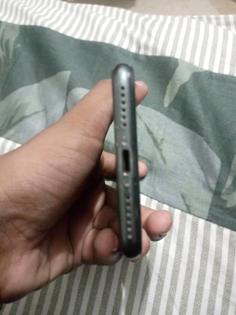 Apple iPhone 8 3