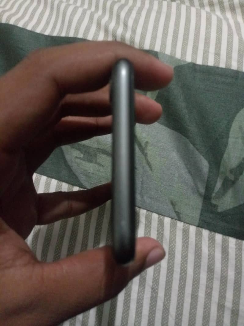 Apple iPhone 8 4