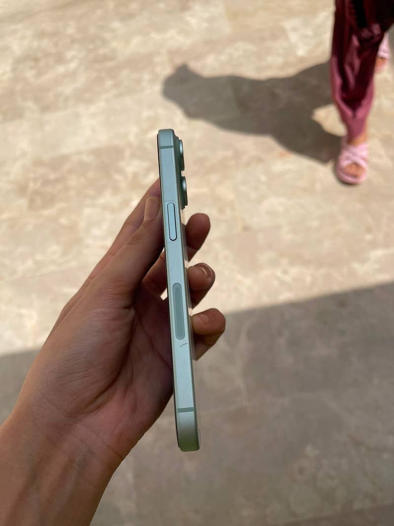 Apple iPhone 15 2